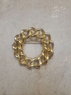 Gold Tone Chunky Chain Circle Brooch